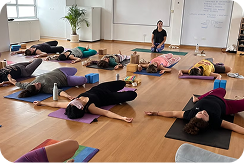 20% de descuento en paquete ilimitado de yoga para clientes frecuentes.