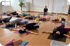 20% de descuento en paquete ilimitado de yoga para clientes frecuentes.